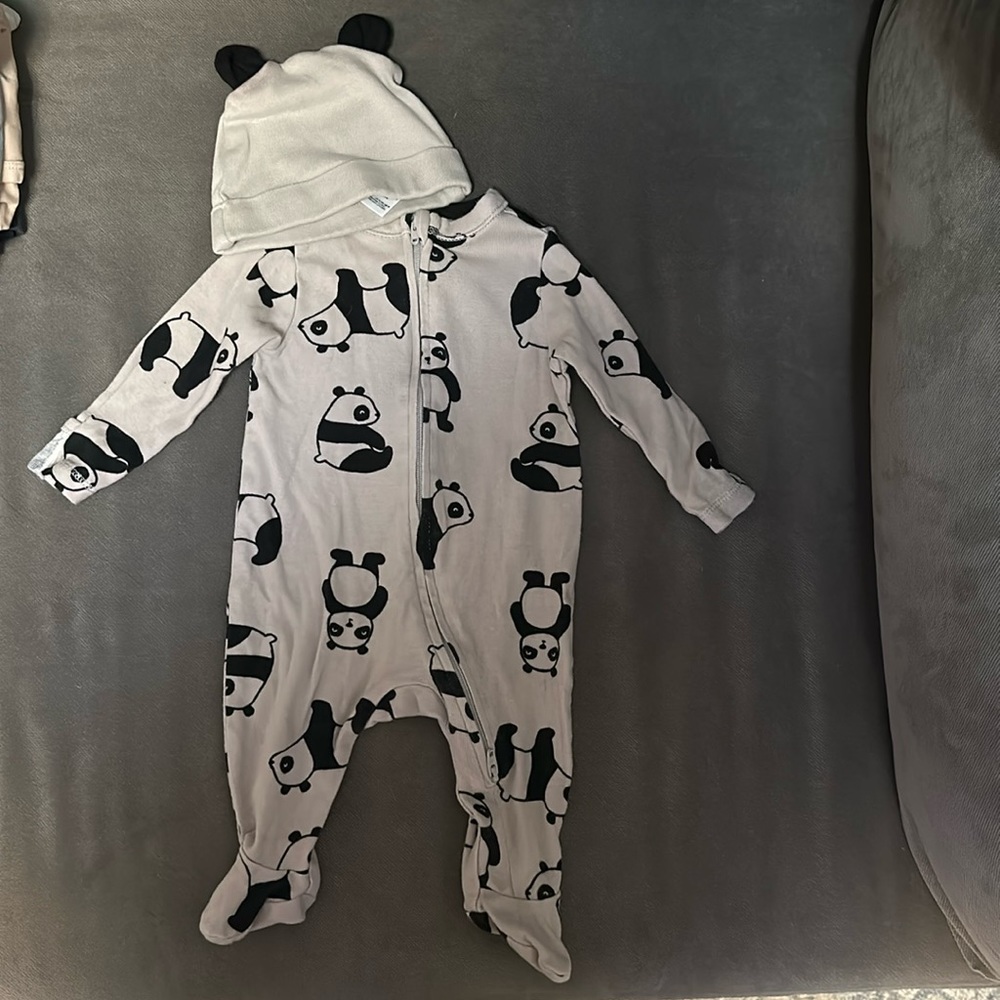 MATCHING SET Old Navy baby footie and beanie